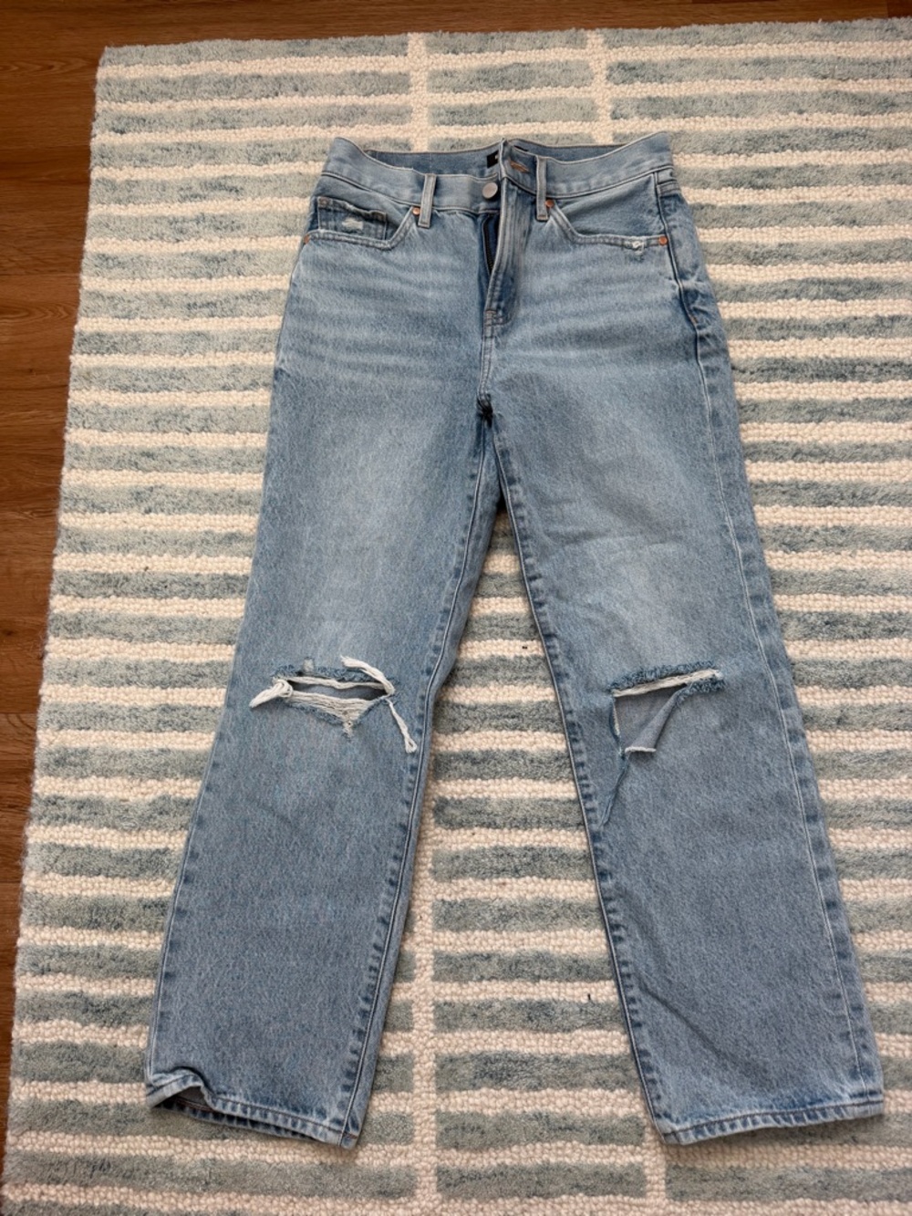 Express Size 0 Light Blue High-Rise Distressed Straight Ankle Women’s Jeans